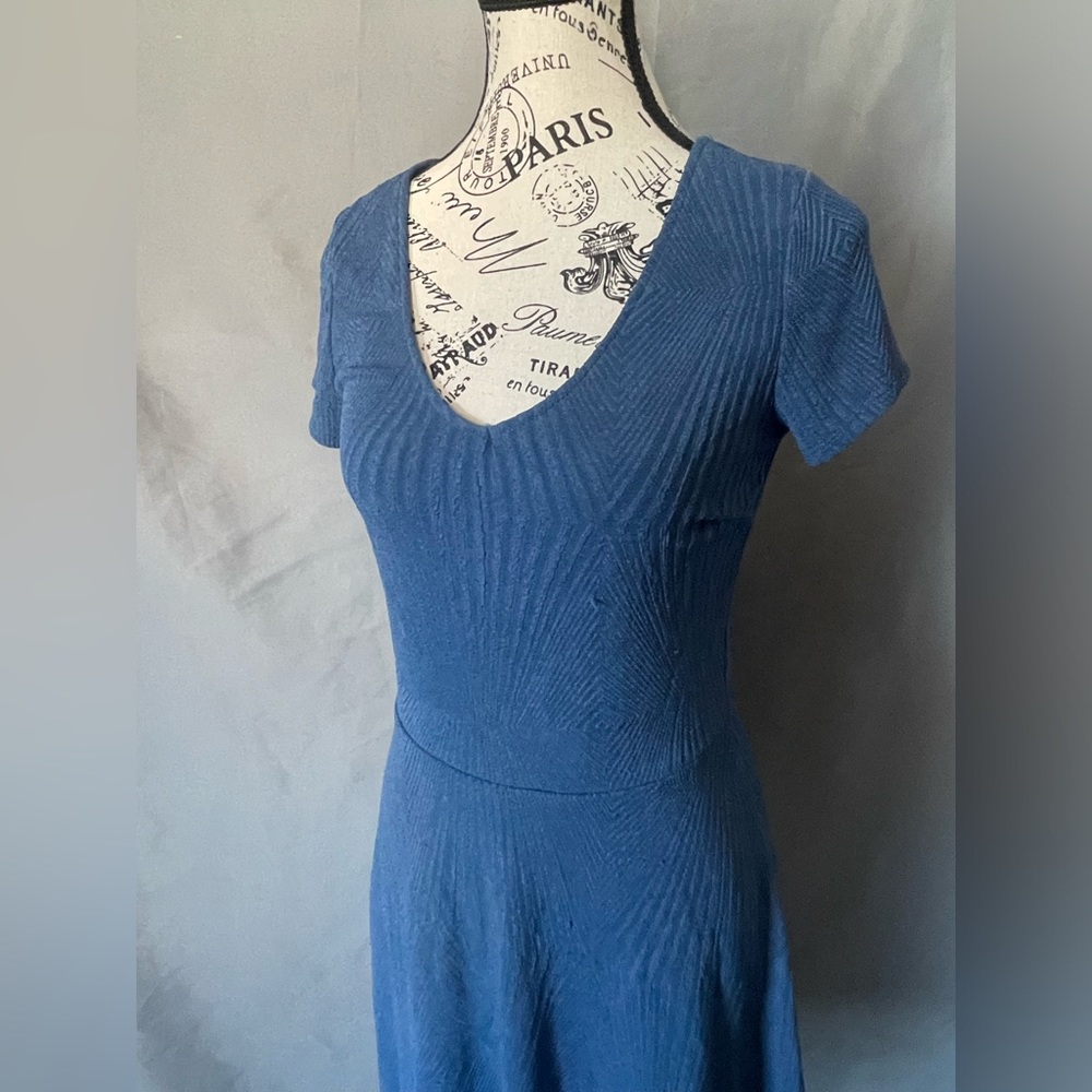 FREE w/ Purchase Trixxi Clothing Company - Blue Short-Sleeve V-Neck Dress | M